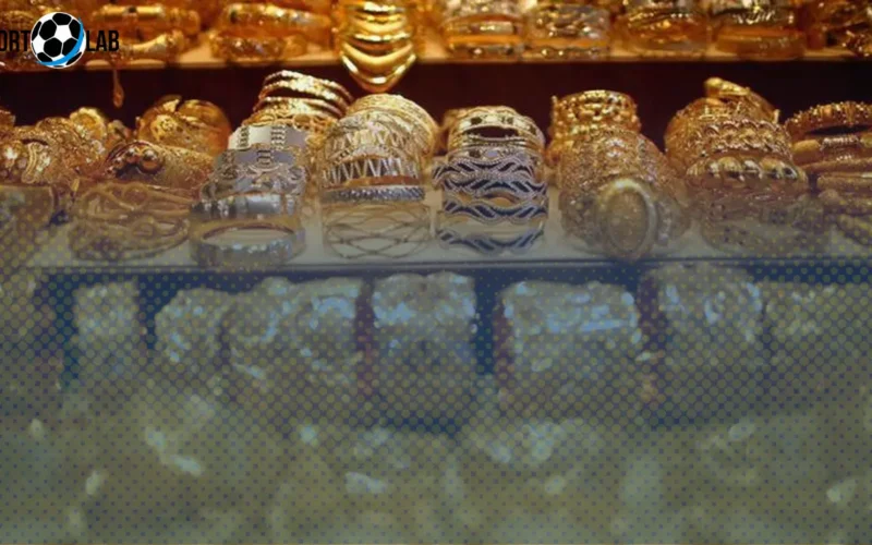 سعر الذهب عيار 21 يغلق أسبوع التداول بتغيرات واضحة السبت 22-11-2025